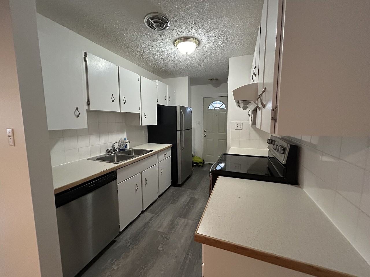 18253 84 Avenue Northwest, Edmonton, Alberta, Canada, T5T 1T7 - Photo 5 of 16