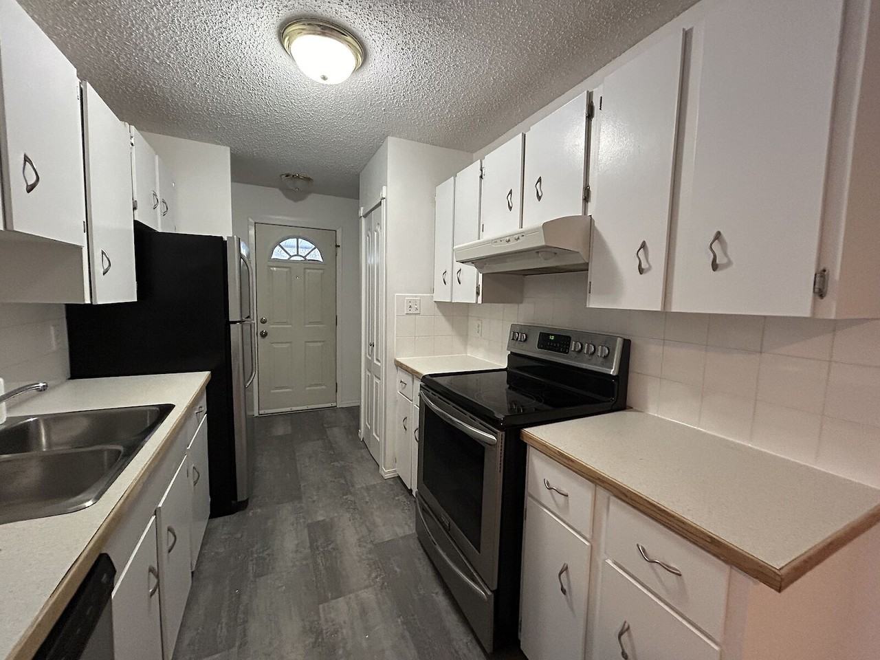 18253 84 Avenue Northwest, Edmonton, Alberta, Canada, T5T 1T7 - Photo 6 of 16