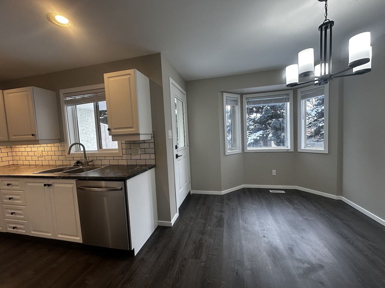 7623 Mill Woods Road Northwest, Edmonton, Alberta, Canada, T6K 1Y7 - Photo 3 of 17