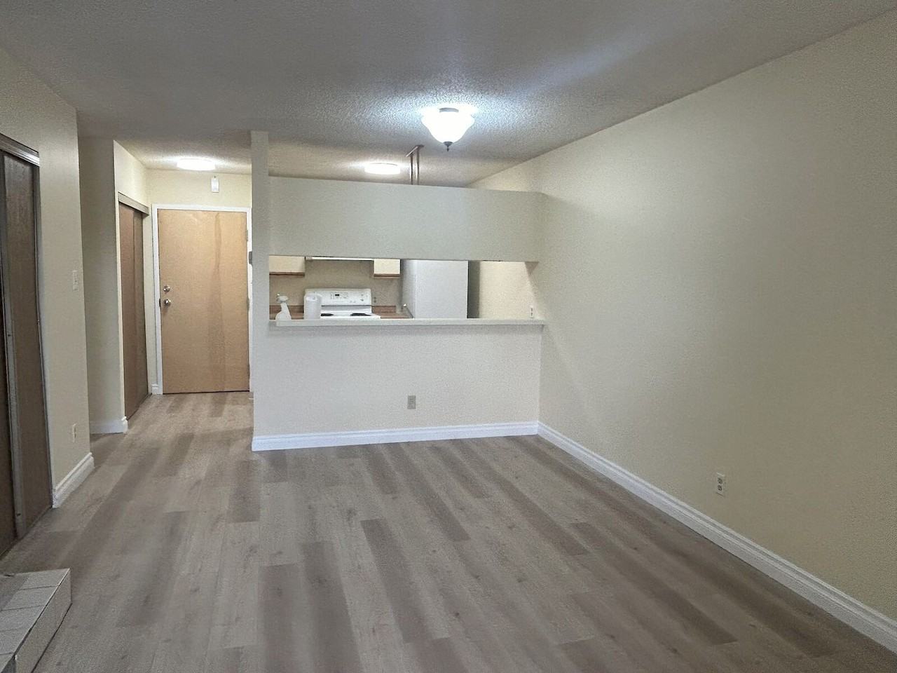 301 - 10136 160 Street Northwest - Photo 3 of 8