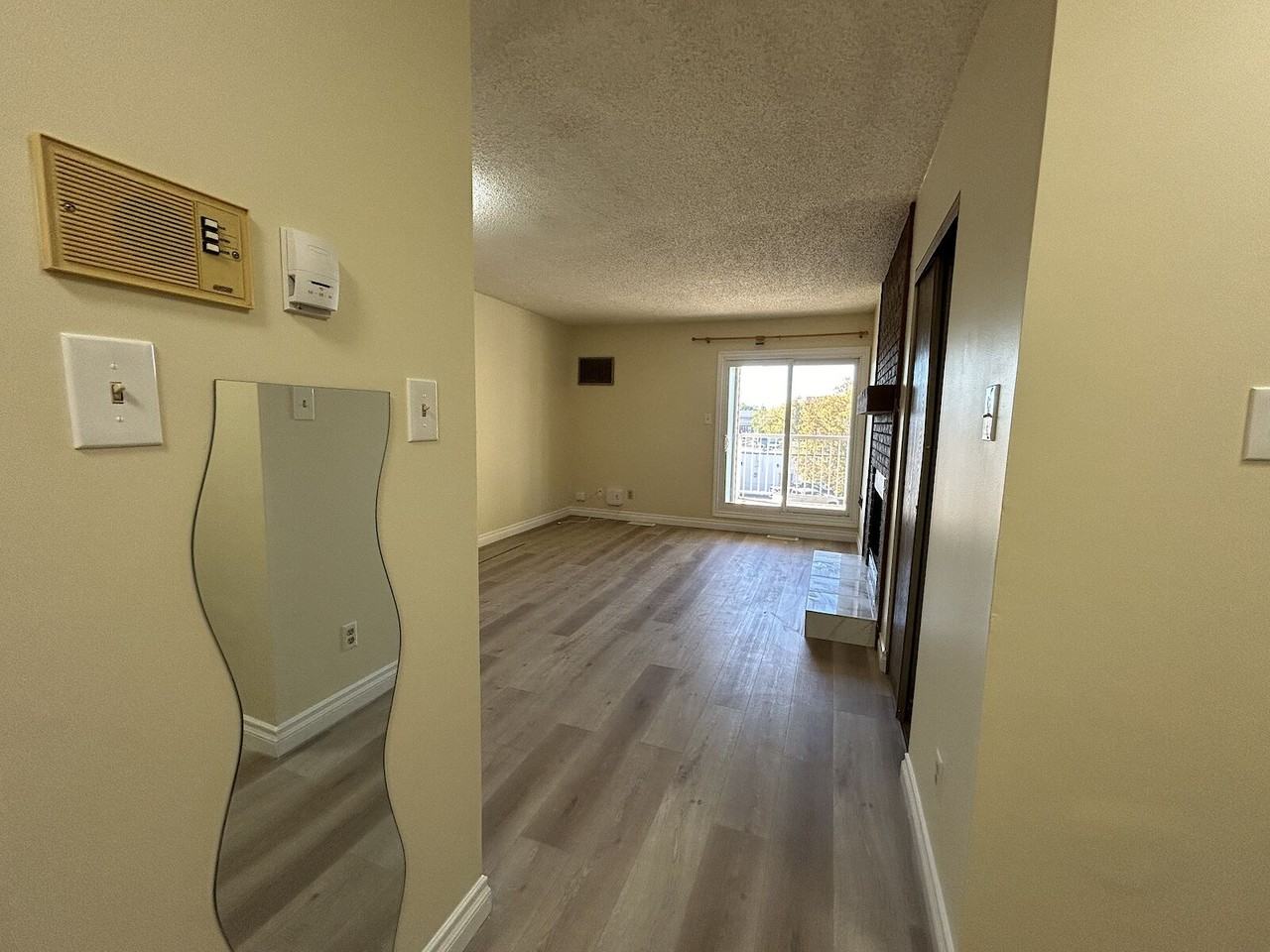 301 - 10136 160 Street Northwest - Photo 5 of 8