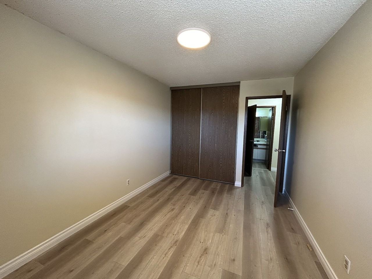 301 - 10136 160 Street Northwest - Photo 7 of 8