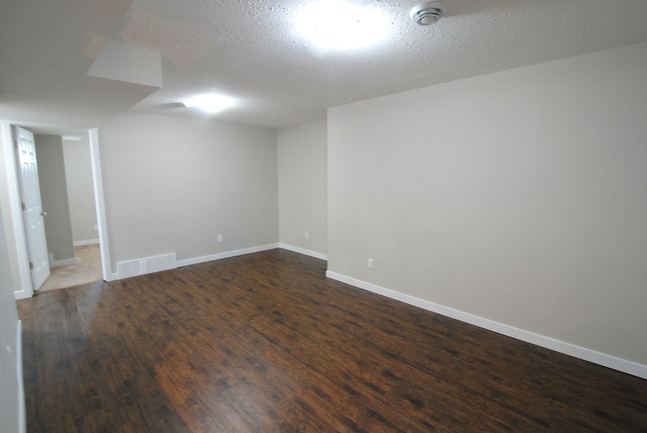 9031 136 Avenue, Down , Edmonton, Alberta, Canada, T5E 1V6 - Photo 4 of 11