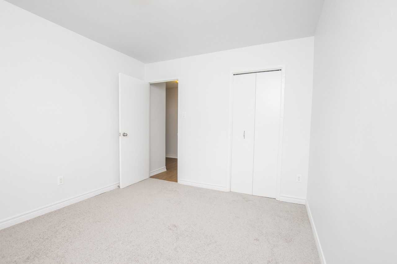 Churchill Court Apartments - Photo 7 of 8