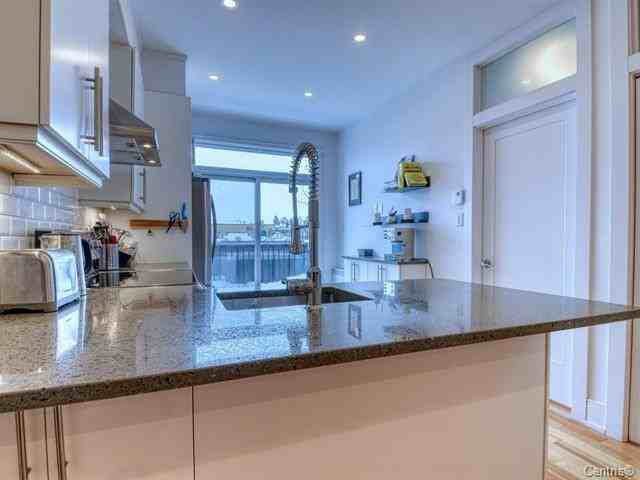 8261 Rue St-Denis - Photo 3 of 15