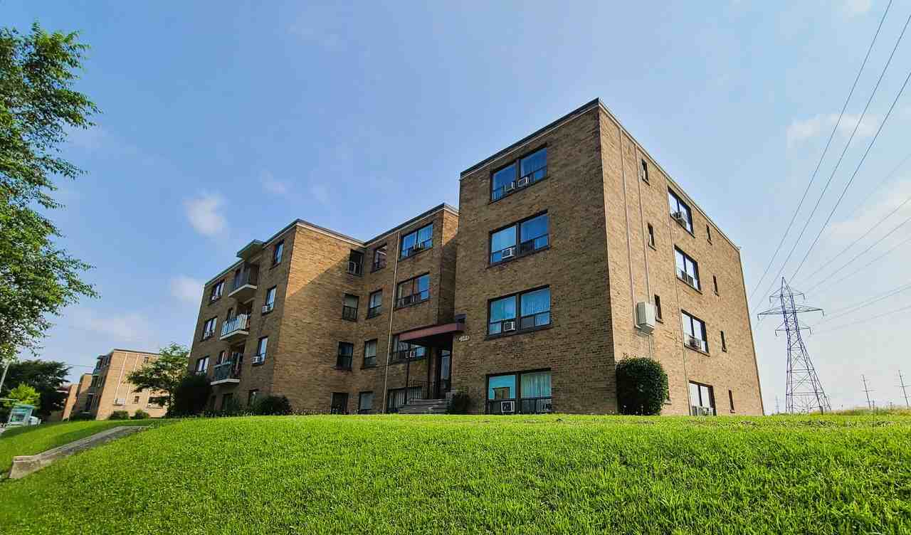 1589–1607 Victoria Park Ave - Photo 2 of 16