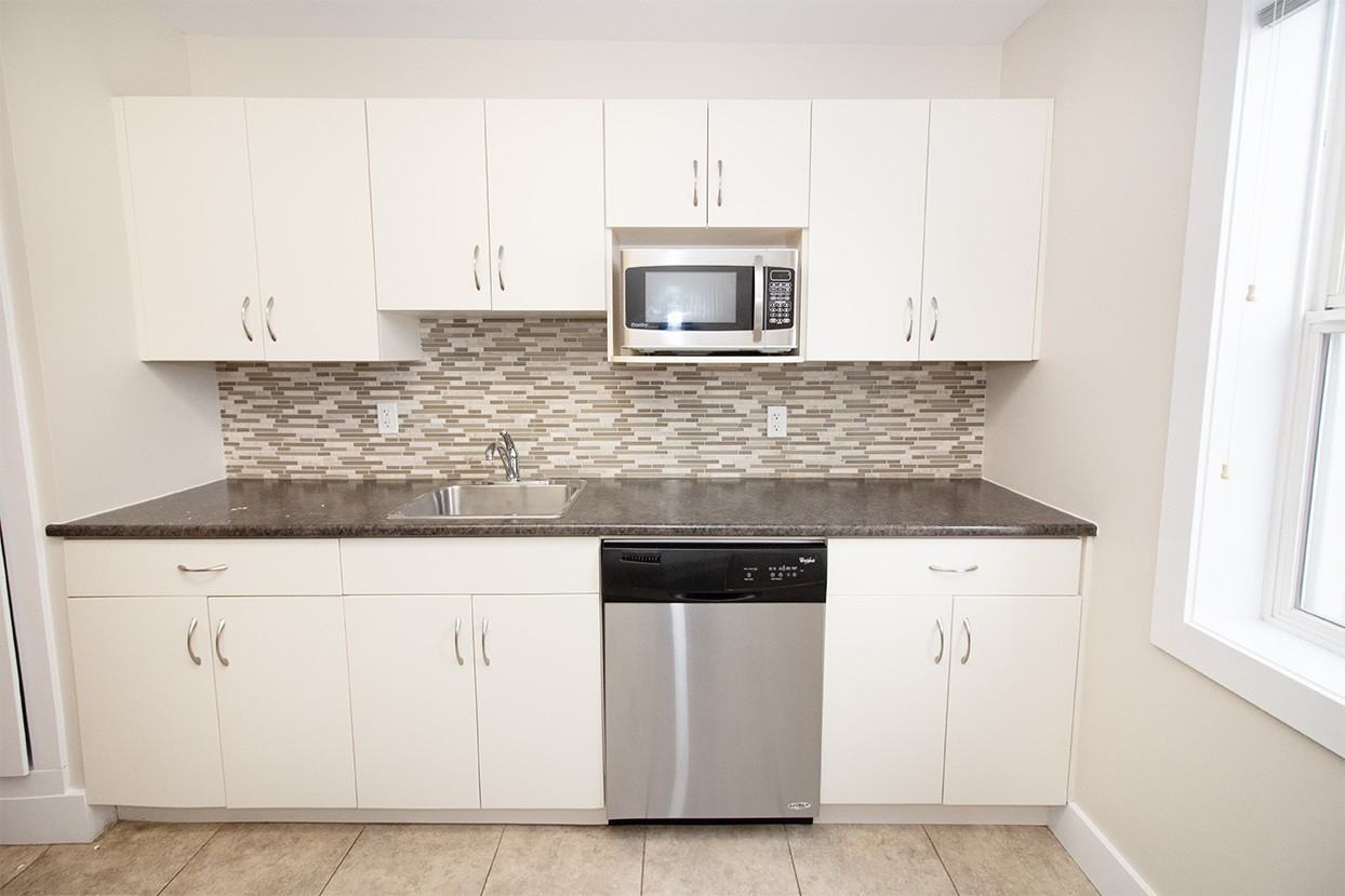 325 Enfield Crescent - Photo 3 of 16