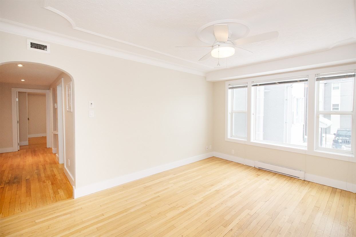 325 Enfield Crescent - Photo 6 of 16