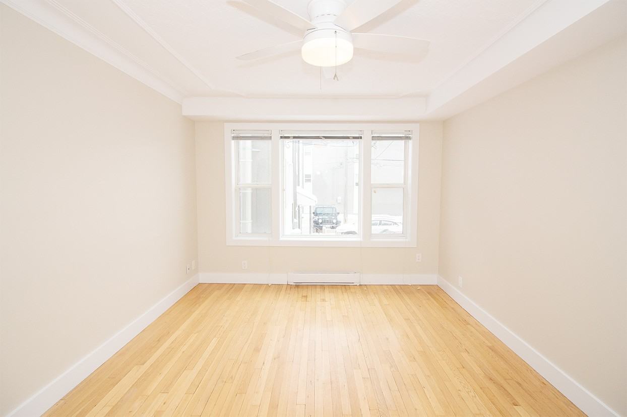 325 Enfield Crescent - Photo 7 of 16