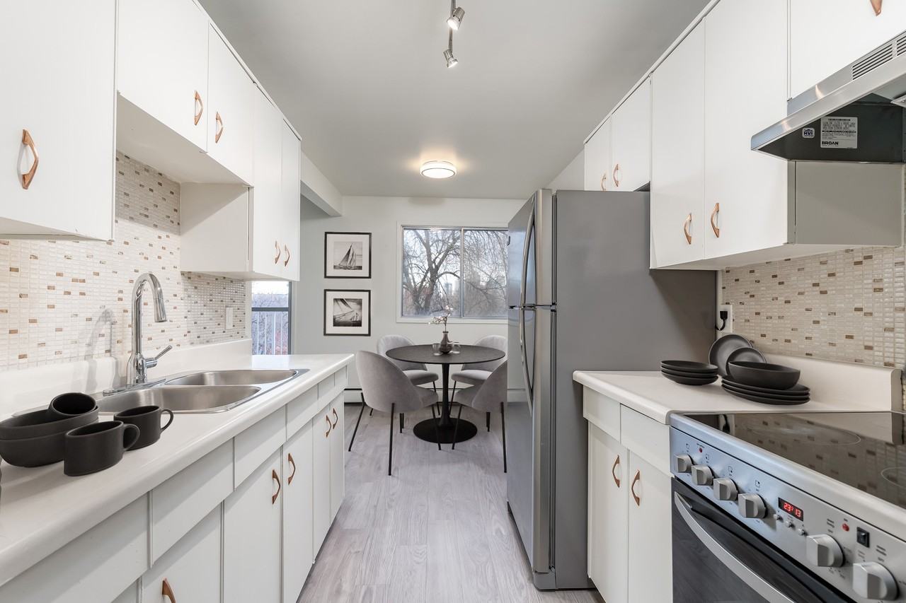 Christopher Arms - Photo 3 of 8