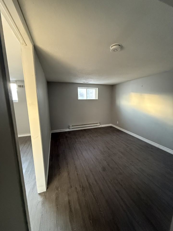 1689 Edgehill - Photo 2 of 9