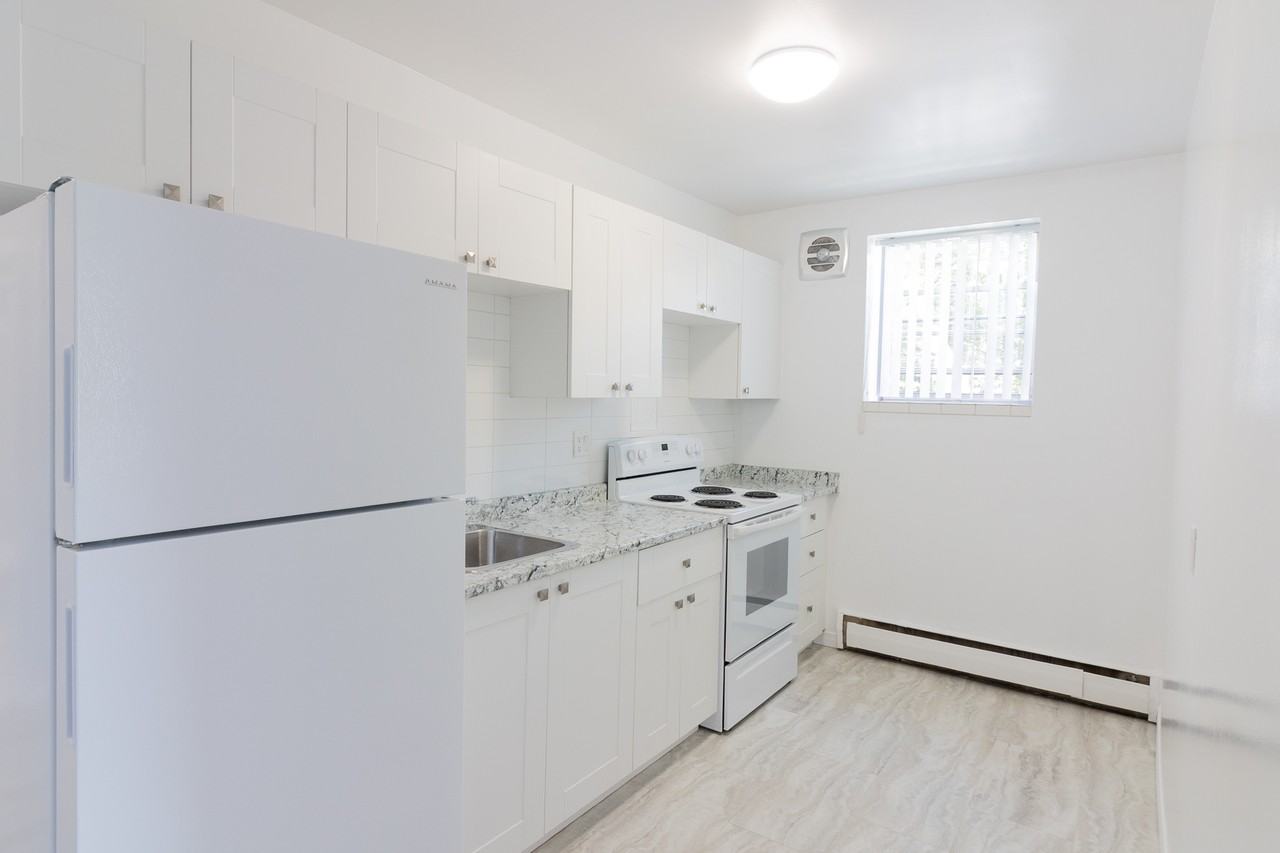 531 Dufferin Avenue - Photo 2 of 8