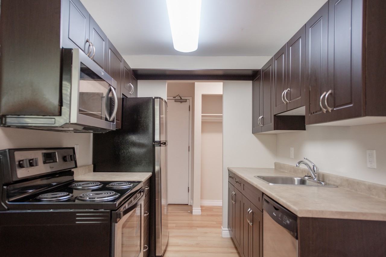 1080 Moncton Avenue - Photo 2 of 21