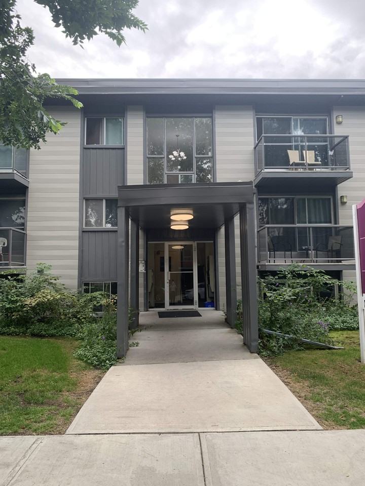 Scona Place - Photo 4 of 21