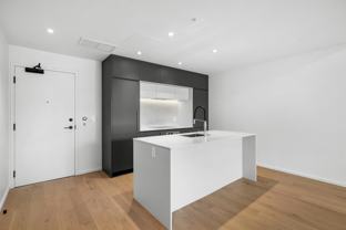 585 Glengarry, app. 208 - Photo 1 of 1