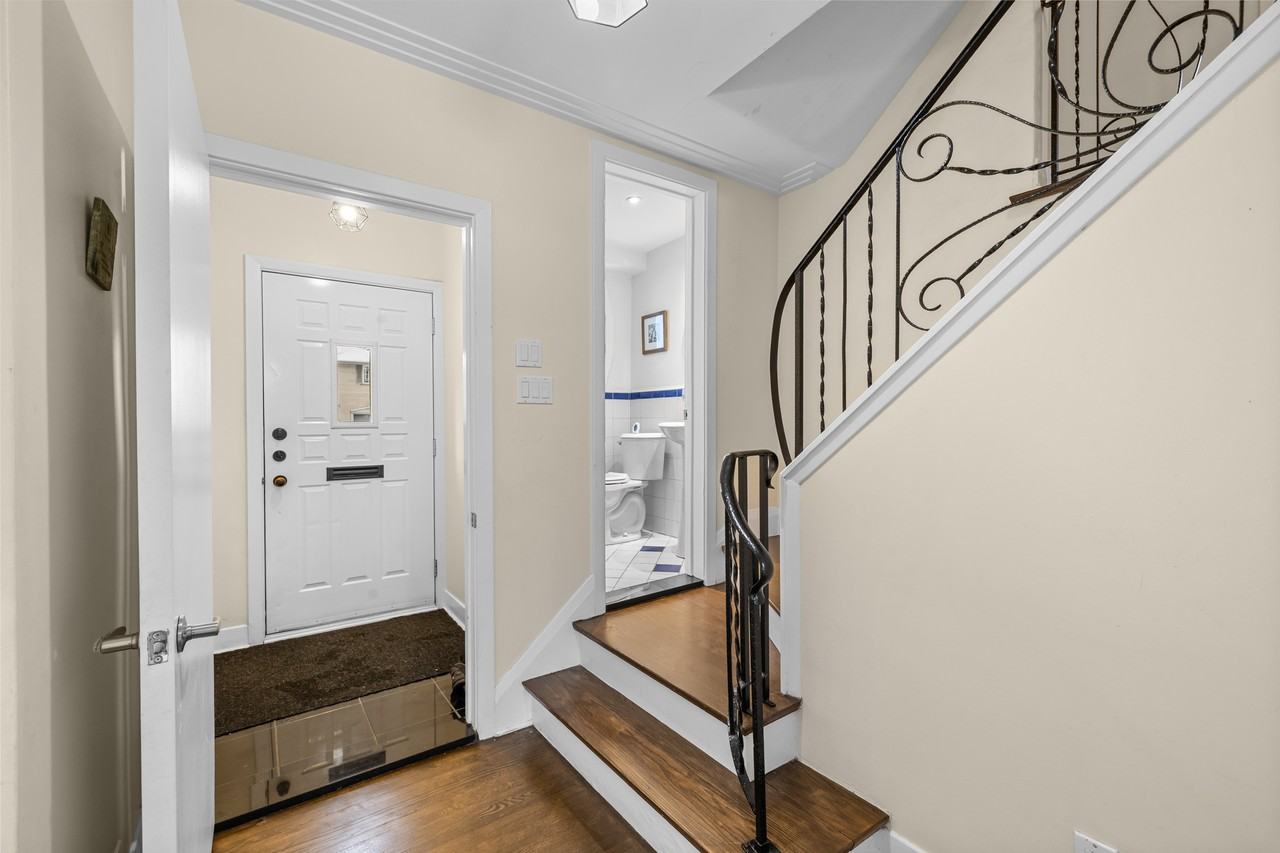 266 Av. Glengarry - Photo 3 of 28