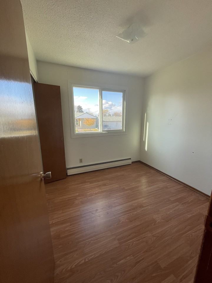 Pinecrest Apartments - Photo 4 of 6