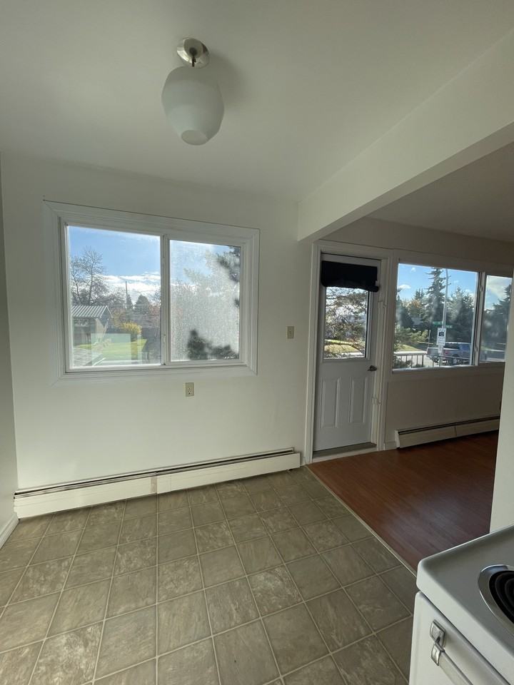 Pinecrest Apartments - Photo 5 of 6