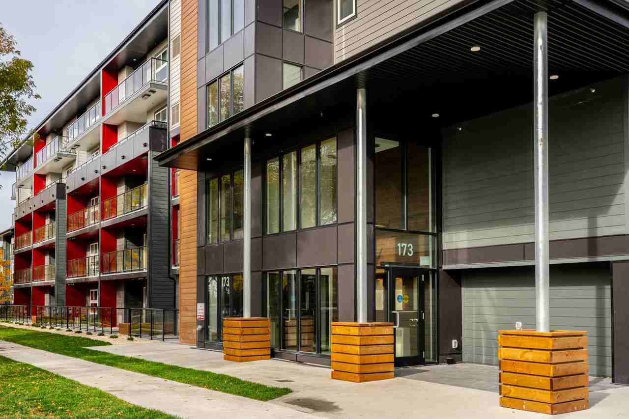 Notre Terrace - Photo 2 of 17