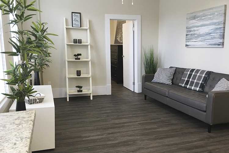 875 Westminster Avenue - Photo 2 of 8