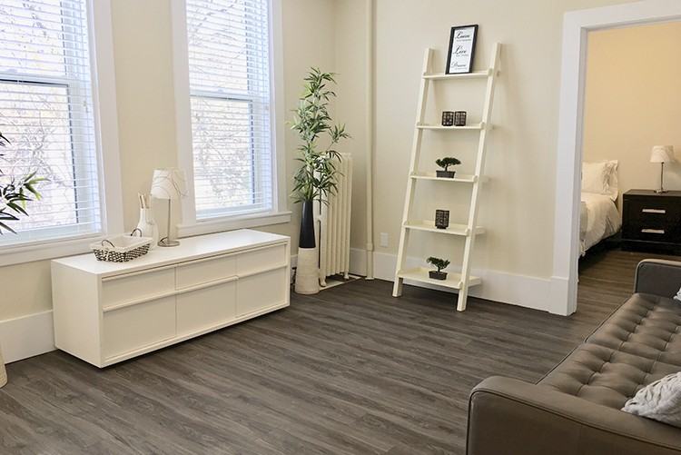 875 Westminster Avenue - Photo 3 of 8