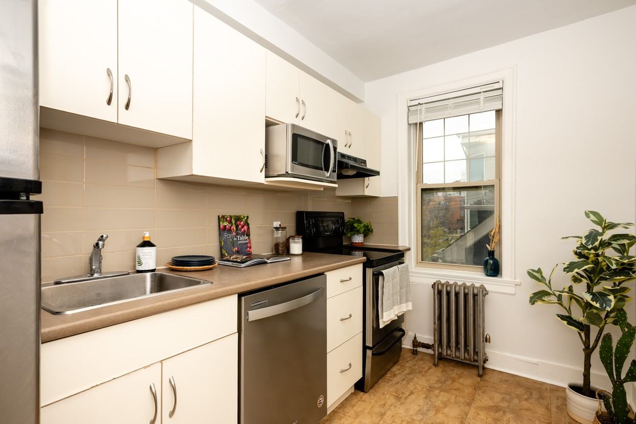 370 Stradbrook Avenue - Photo 7 of 22