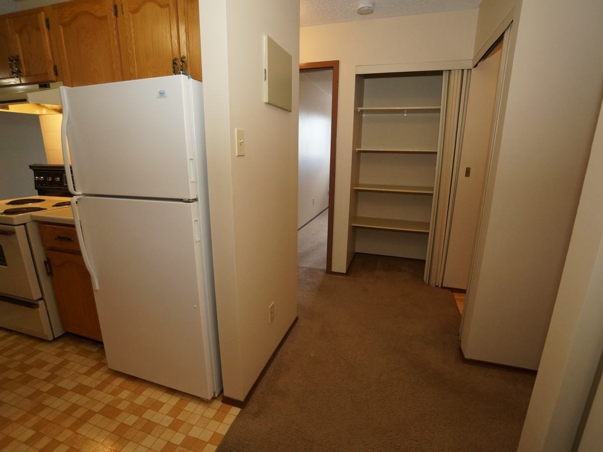 Sunset Manor - Photo 4 of 15