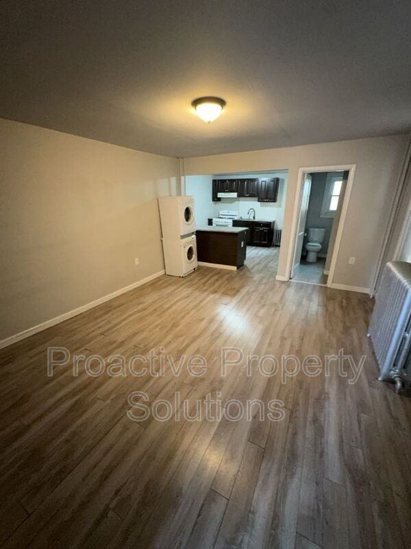 209 Cattell St #1F - Photo 2 of 16