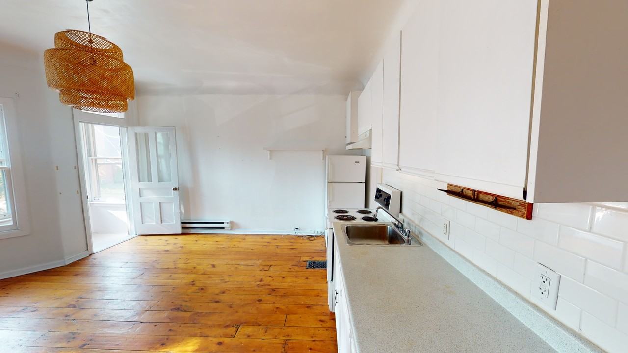 DOVERCOURT RD & COLLEGE ST - Photo 4 of 39