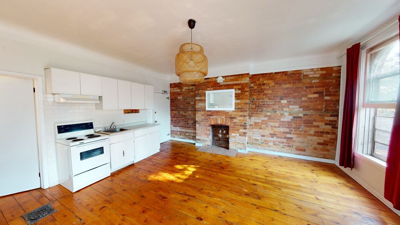 DOVERCOURT RD & COLLEGE ST - Photo 7 of 39