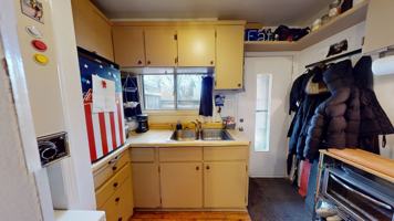 featured image of 221 Bathurst St