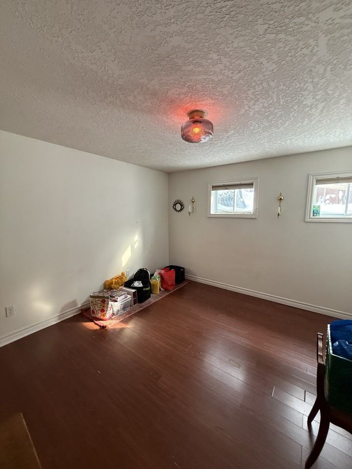 29 McIlwraith Crescent - Photo 6 of 11