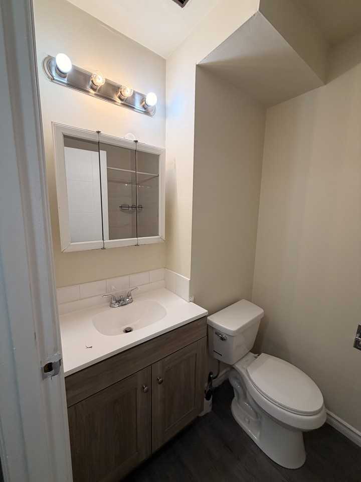 9510 128 Ave NW - Photo 3 of 12