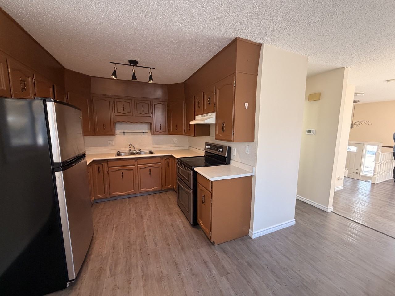 9510 128 Ave NW - Photo 6 of 12