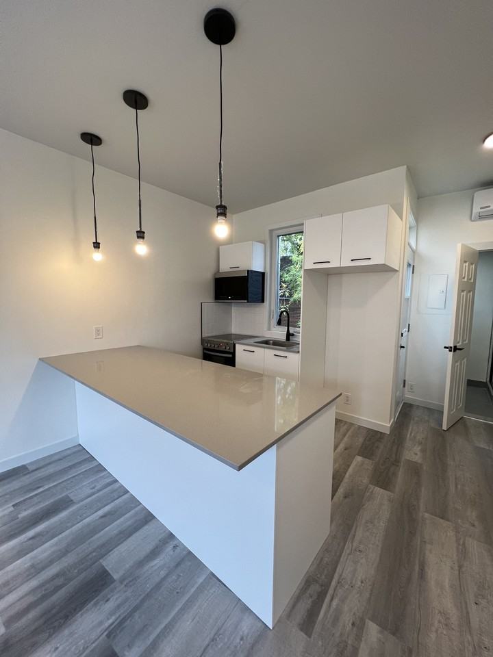 507 Rose de Lima & 3493 Notre Dame West - Photo 2 of 11