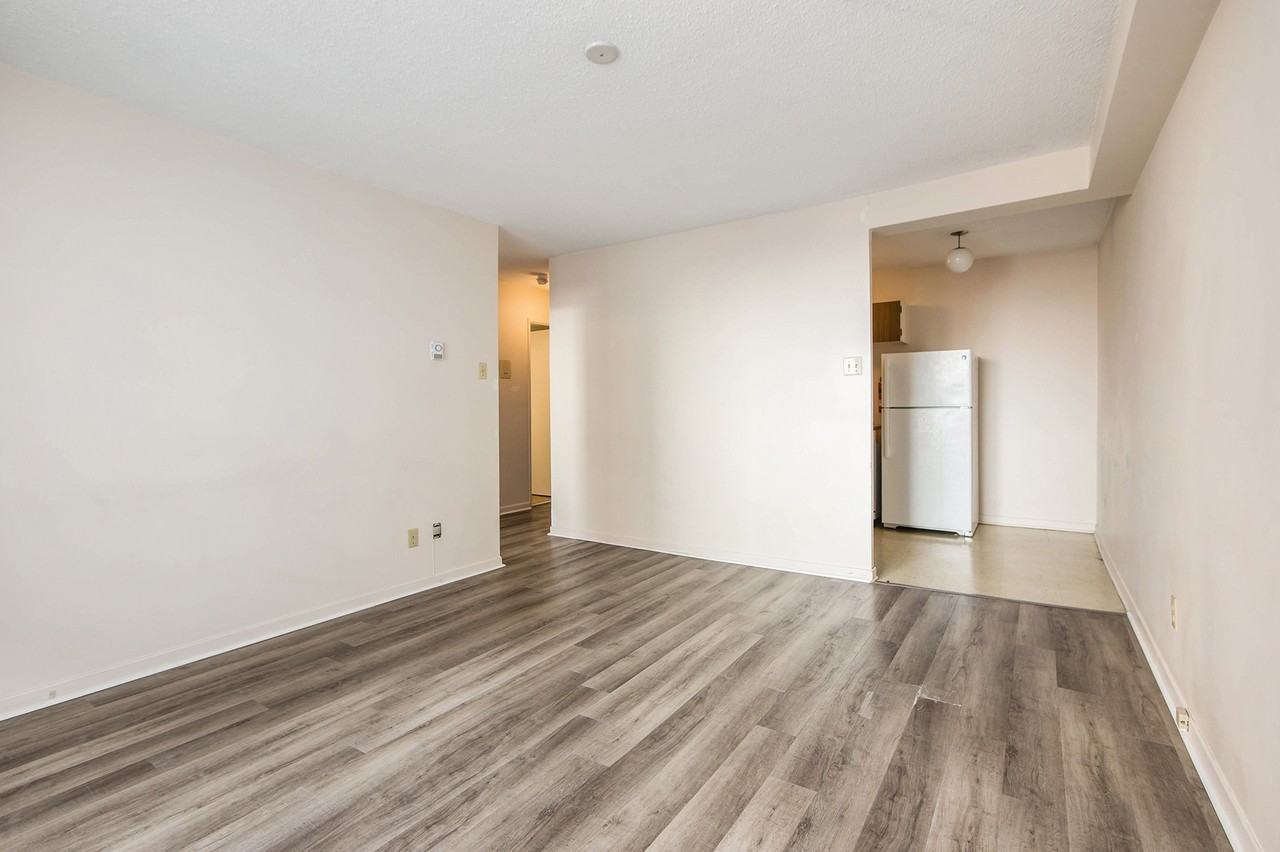 163 MacLaren St - Photo 2 of 12