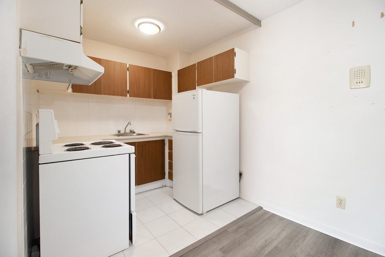 163 MacLaren St - Photo 5 of 12