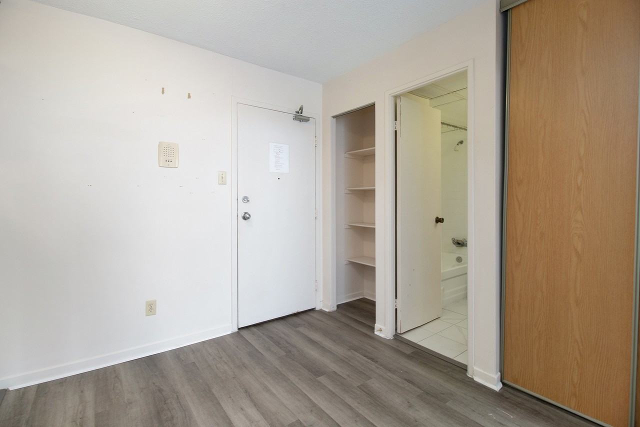 163 MacLaren St - Photo 6 of 12