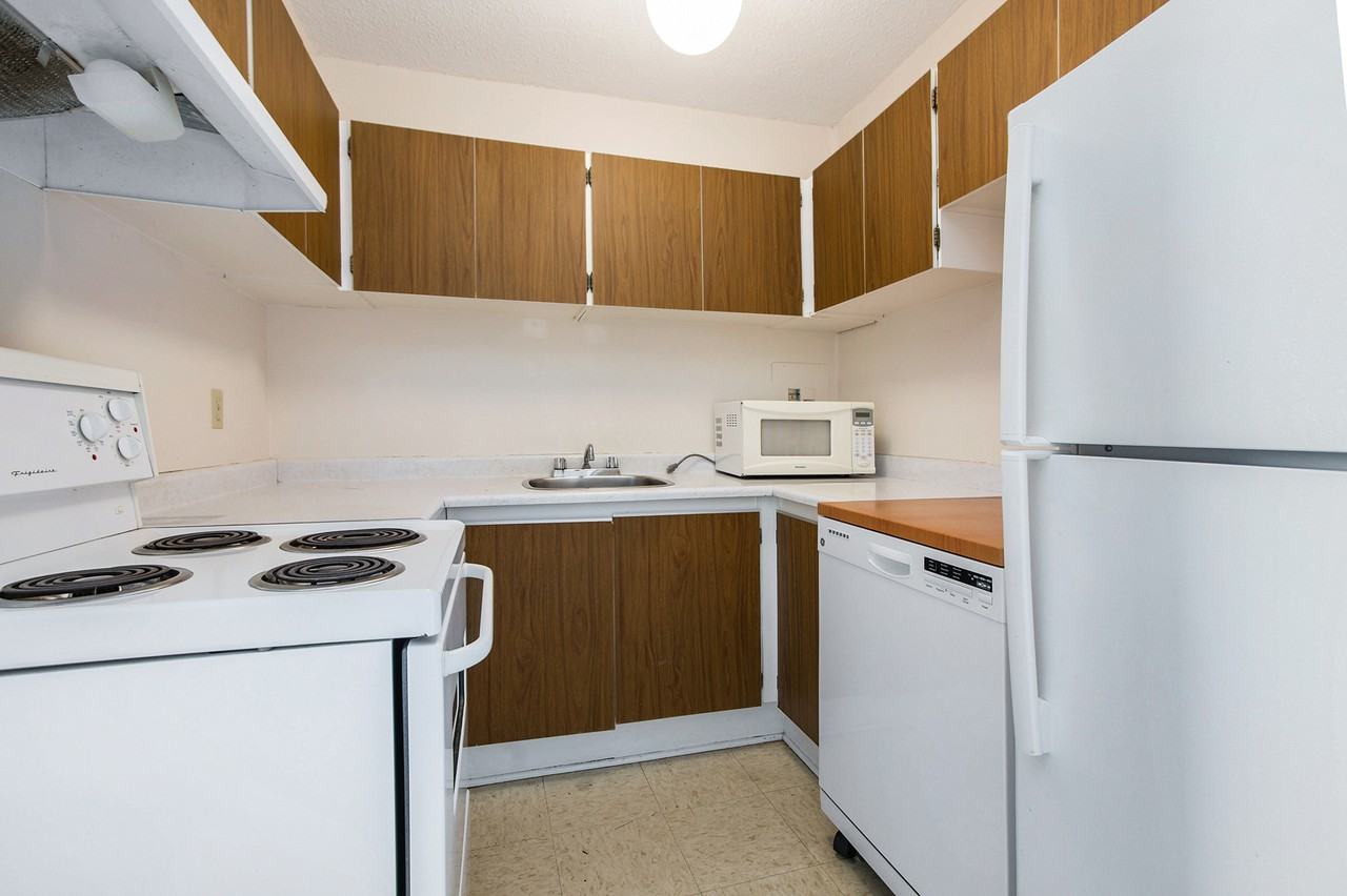 163 MacLaren St - Photo 7 of 12