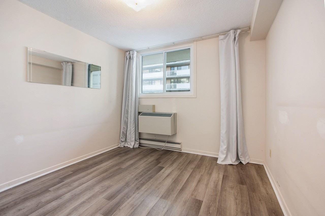 163 MacLaren St - Photo 4 of 13