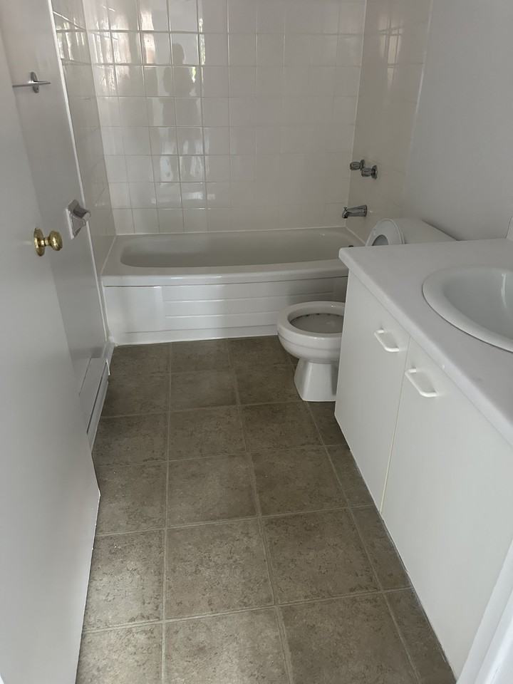 130 Bell Farm Rd., Barrie - Photo 7 of 8