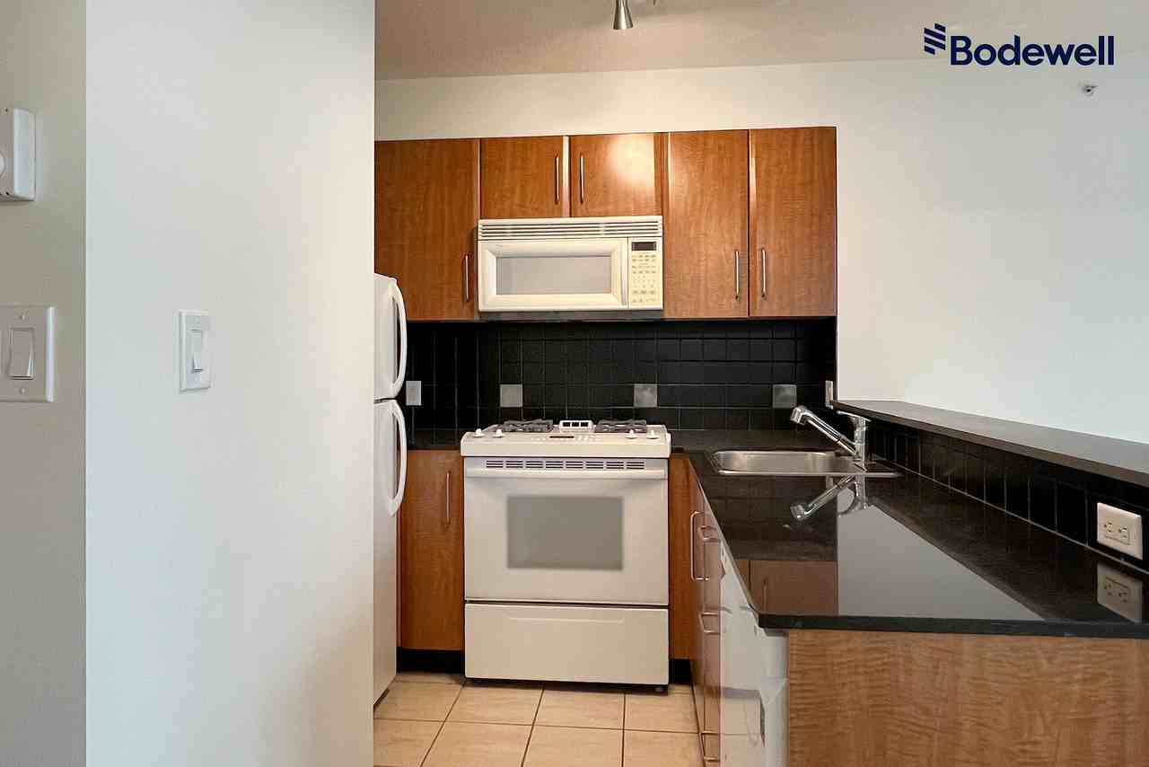 501 Pacific St - Photo 3 of 15