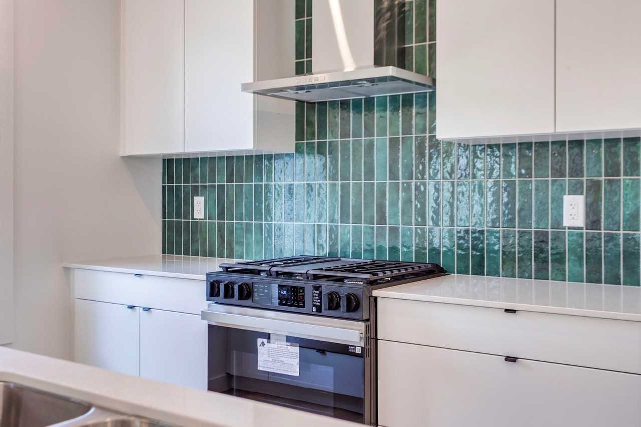 Prince Charles 4 Plex - Photo 5 of 37