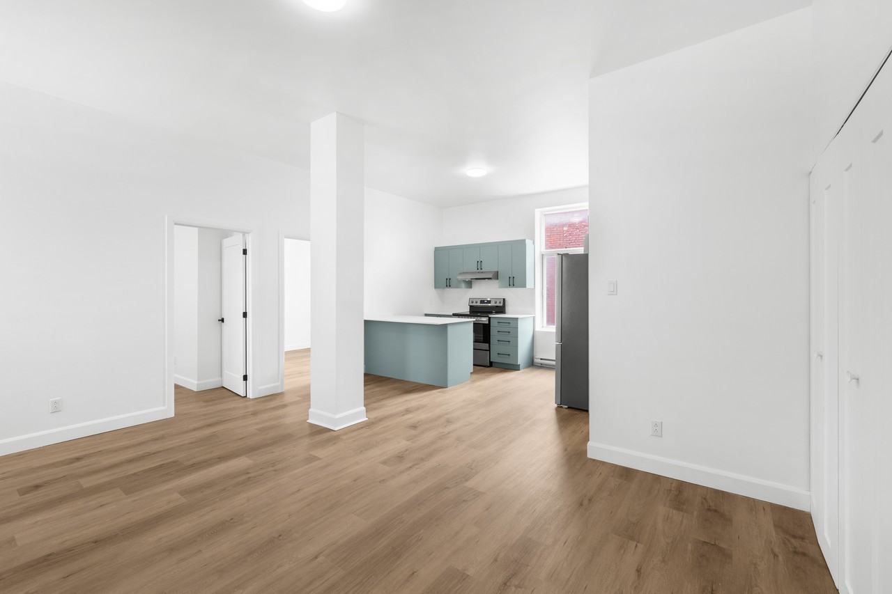 4495 Av. Papineau - Photo 2 of 12