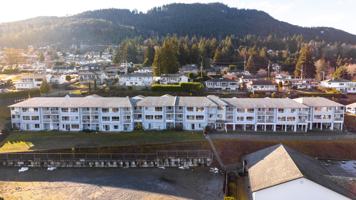 featured image of 385 Davis Rd