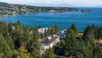 featured image of 2550 Departure Bay Rd