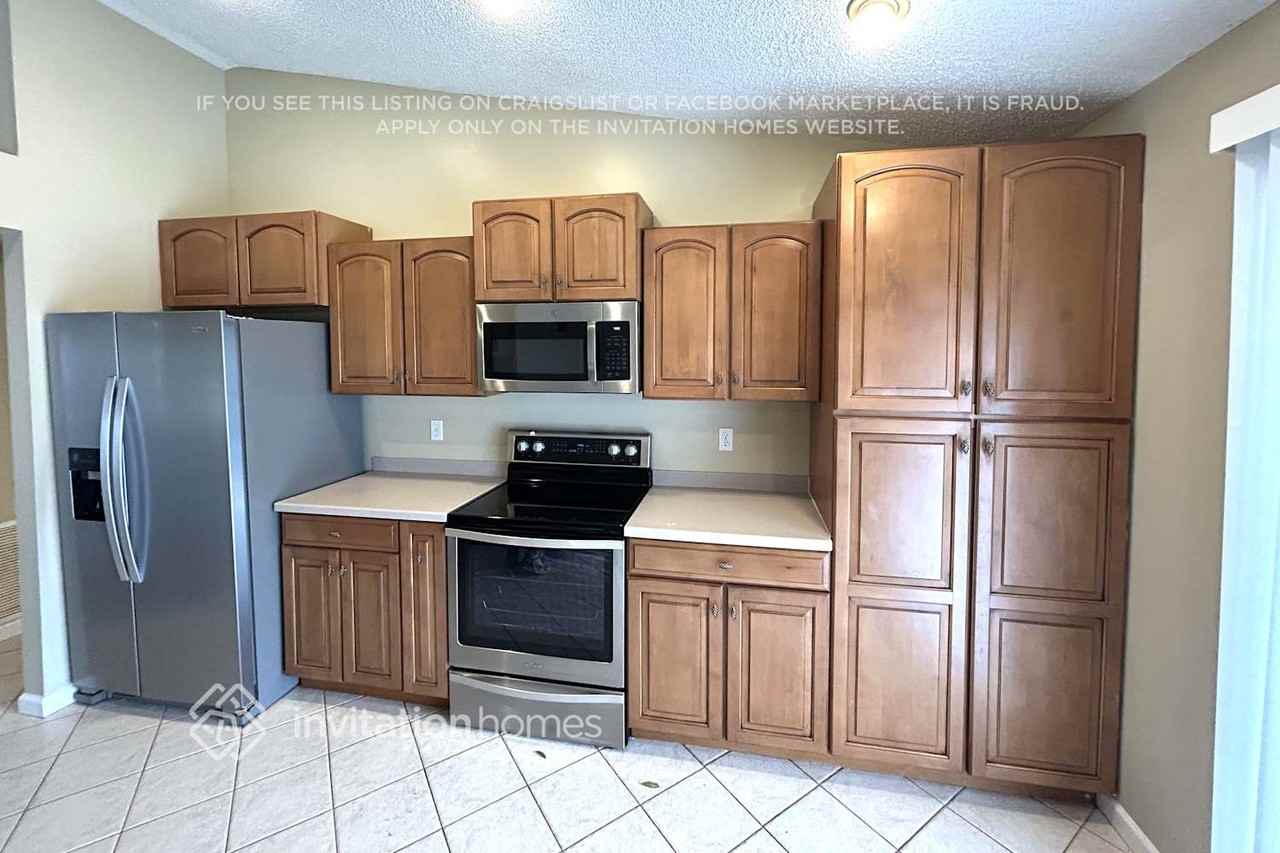 1410 Sw 3rd Ave - Photo 3 of 17