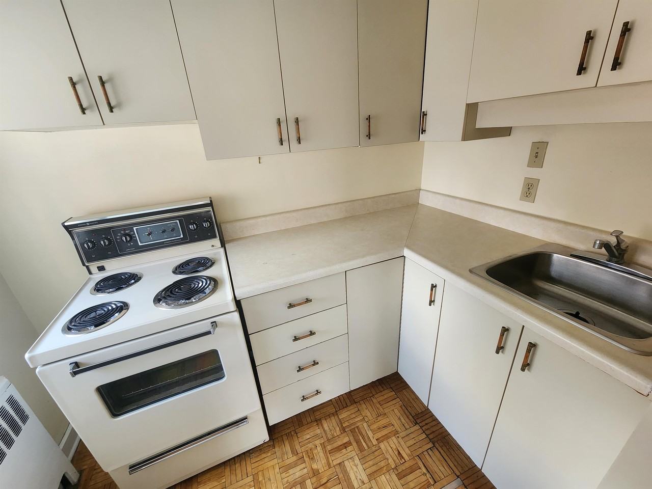 161 Somerset Street West - Photo 5 of 6