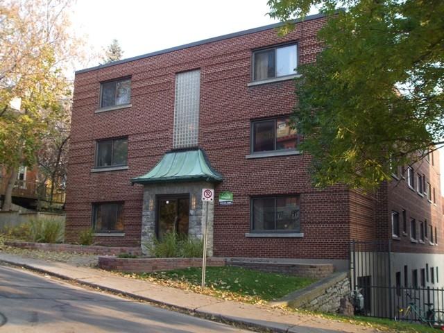 81 Russell Avenue - Photo 4 of 40