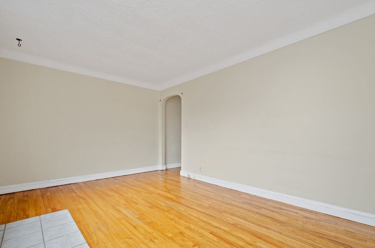 81 Russell Avenue - Photo 6 of 40